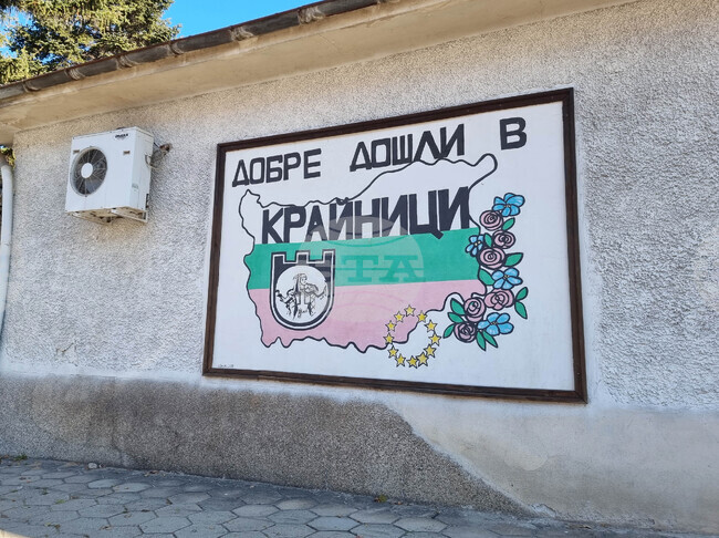 Кметът на Дупница Първан Дангов се включи в прибирането на реколтата от картофи от общинската зеленчукова градина