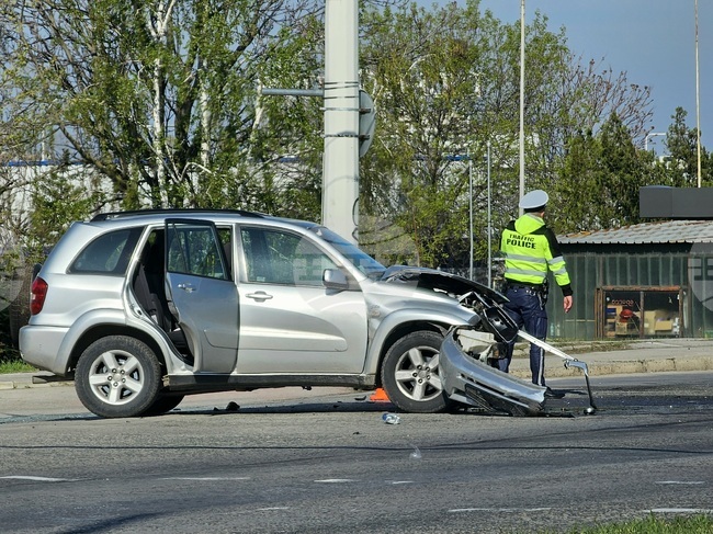 Жена е пострадала при катастрофа с три автомобила в Русе 