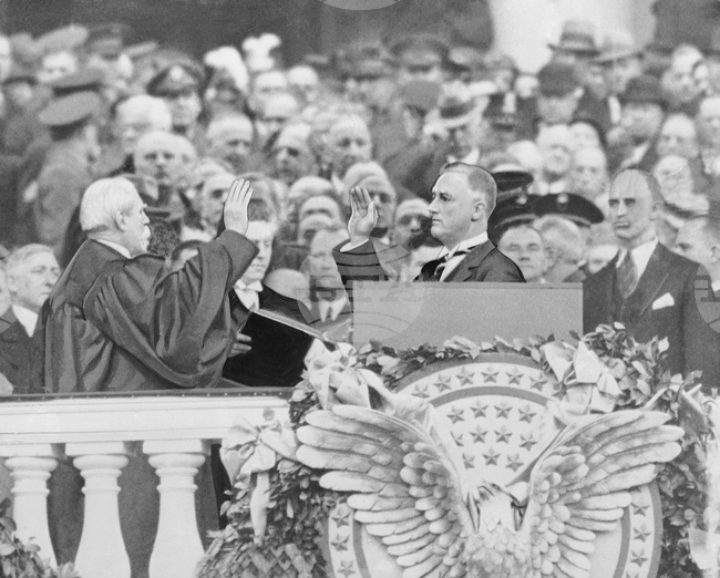 Франклин Делано Рузвелт умира на 12 април 1945 г., в негова памет България организира траурно събрание