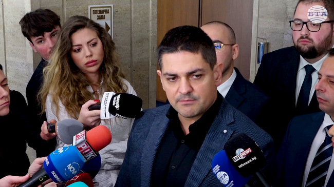 Утре ще депозираме вот на недоверие на тема корупция, обяви Радостин Василев от МЕЧ