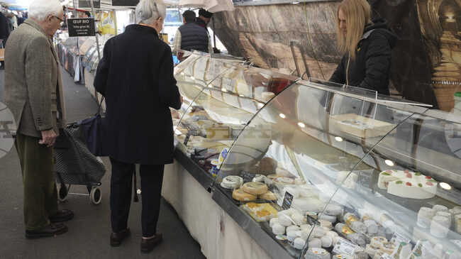 Годишната инфлация във Франция се забавя през октомври заради поевтиняването на енергията, по предварителни данни