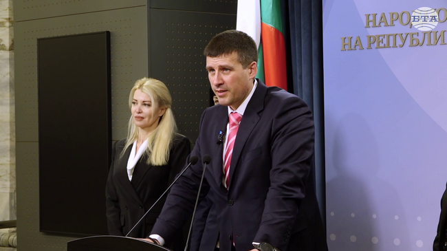 Имаме блокада и саботаж на конституционните права на партия „Величие“, каза Ивелин Михайлов за попълването състава на постоянните комисии