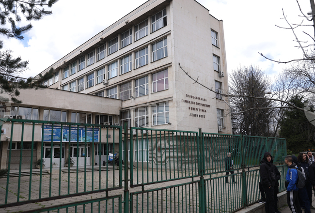 Ученик пострада тежко при падане в столично училище