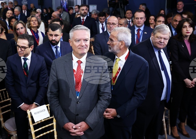 Световната икономика е под натиск заради конфликти и повишени енергийни цени, каза генералният секретар на ОИСР Матиас Корман