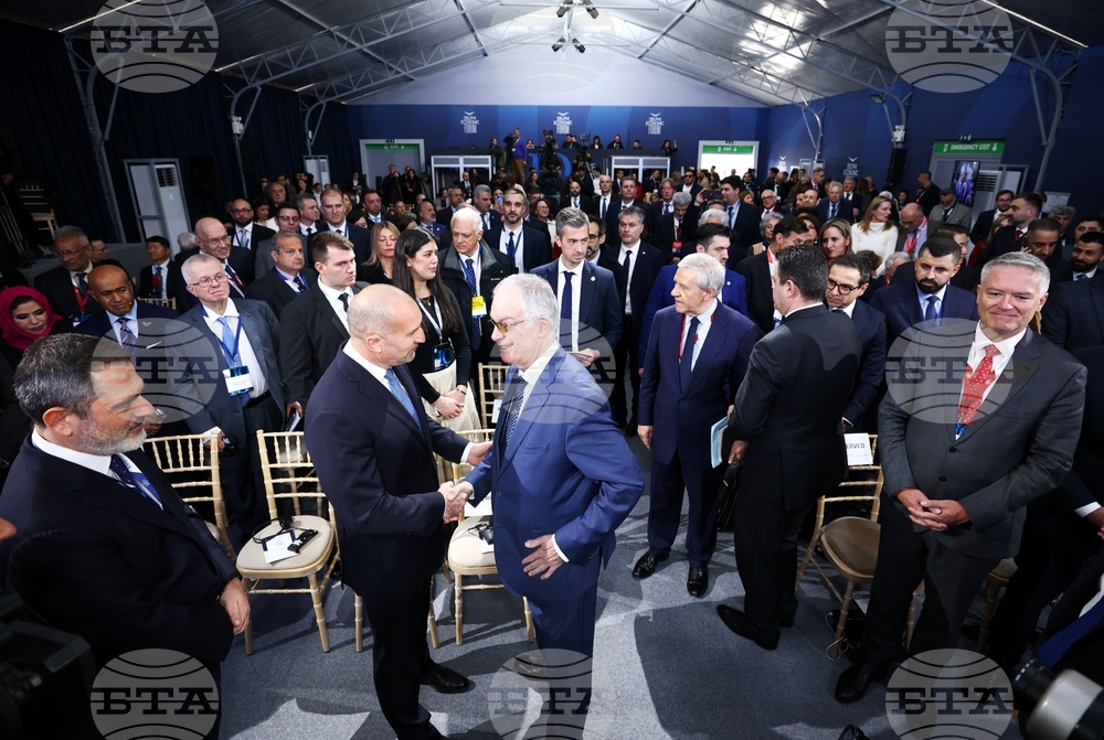 Огромен е интересът да се инвестира в България, не оползотворяваме тези възможности, каза президентът Румен Радев