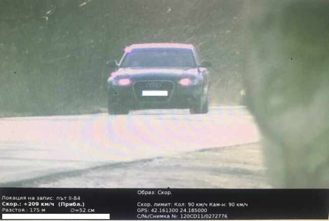 Шофьор е засечен да кара с 209 км/ч между пазарджишките села Звъничево-Братаница-Ветрен дол, съобщиха от полицията