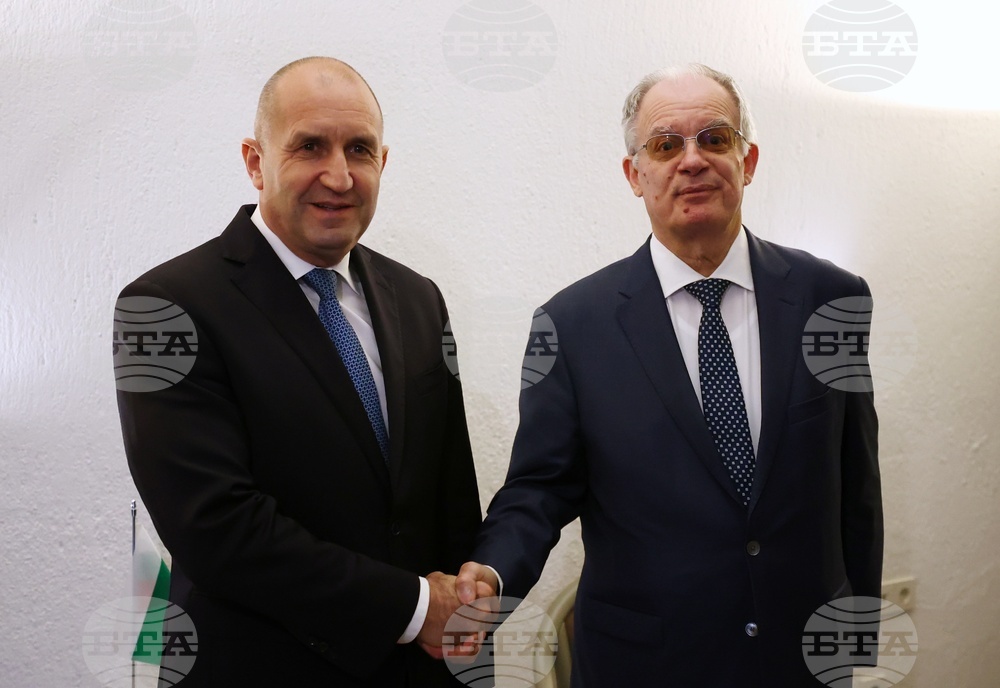 Presidents of Bulgaria, Greece Confer in Delphi