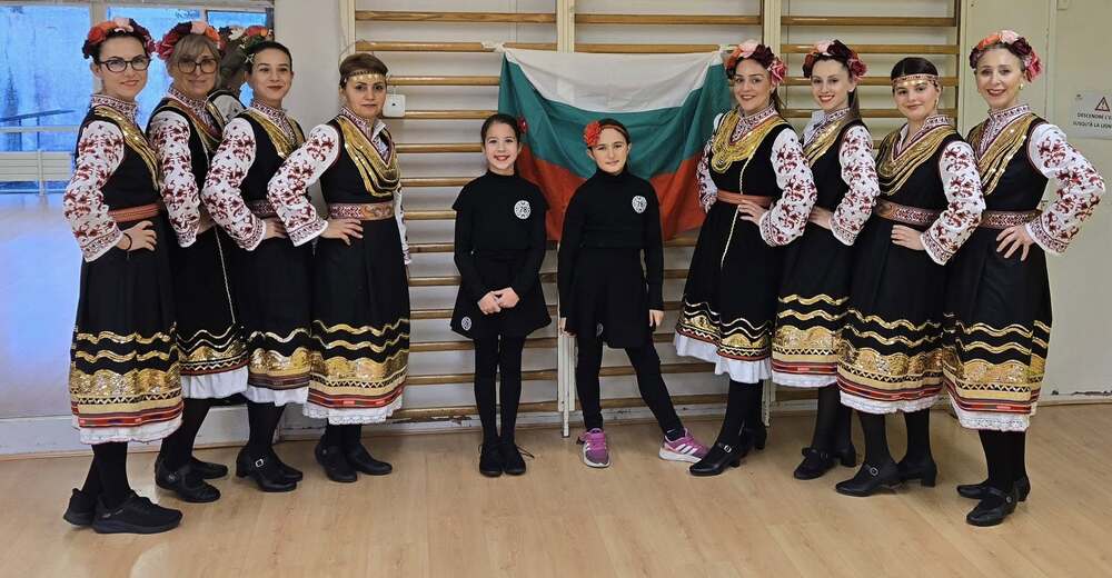 Кремена Чапанова от Група за народни танци „7/8ми“ в Бордо: Най-големият ни успеех е, че предадохме любовта към фолклора и на децата си