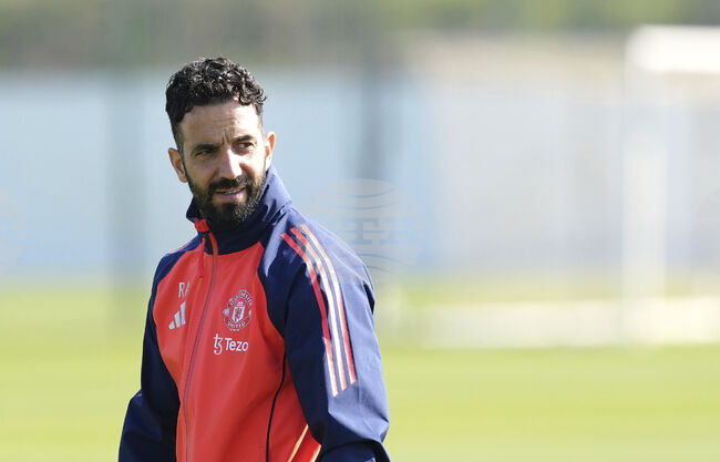 Джейми Карагър смята, че Рубен Аморим не е виновен за проблемите в Манчестър Юнайтед