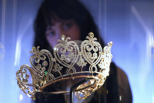 Седем души бяха обвинени в дързък обир на бижута в Лос Анджелис