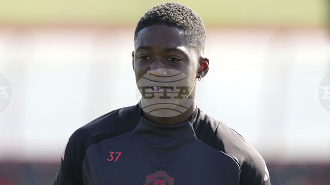 Мениджърът на Манчестър Юнайтед Рубен Аморим увери, че тениската, носена от брата на Коби Мейно, няма да навреди на футболиста