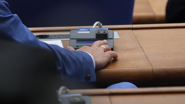 Parliament Adopts at First Reading Postponement of Electricity Market Liberalization for Households