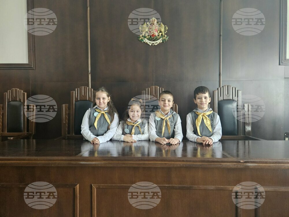 Окръжен съд – Добрич: Първокласници посетиха Районния съд в Добрич