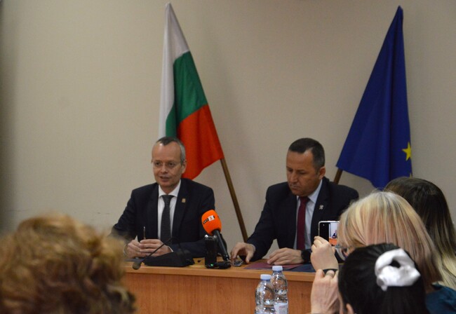 Община Благоевград: Областният управител върна парк "Македония" на Община Благоевград за безвъзмездно ползване