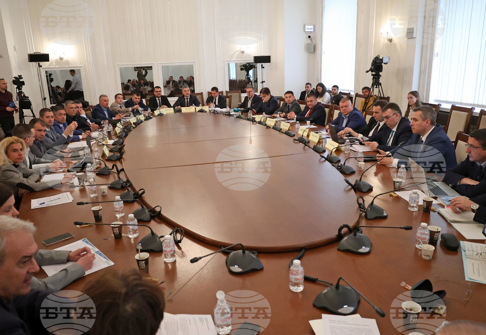 Парламентарната комисия по транспорт и съобщения подкрепи шест законопроекта, свързани с движението по пътищата