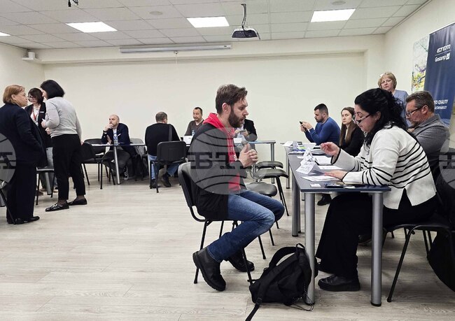 Над 30 работодатели предлагат работни позиции на трудова борса за бежанци в София