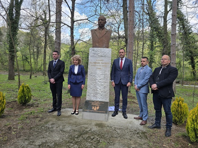 Паметна плоча "100 години Седмица на гората" бе открита в Ловеч от зам.-министъра на земеделието и храните инж. Стоян Тошев