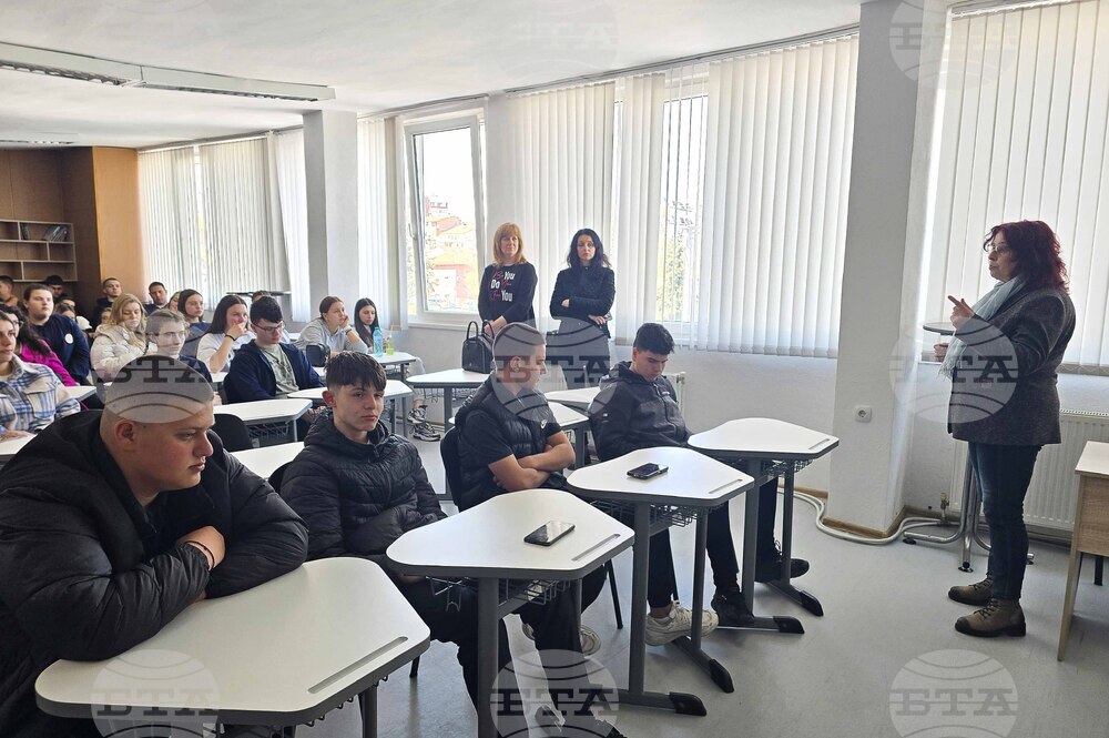 С над 300 ученици от Профилирана гимназия "Пейо Яворов" в Петрич бяха обсъдени вредите от употребата на наркотици