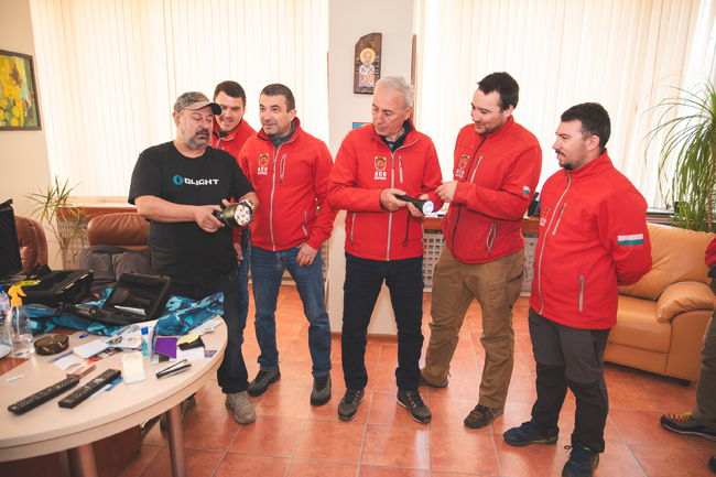 Дарение от далекобойни фенери получи Аварийно-спасителният отряд към Община Перник 