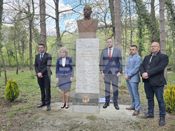 Ловеч - Седмица на гората - паметна плоча