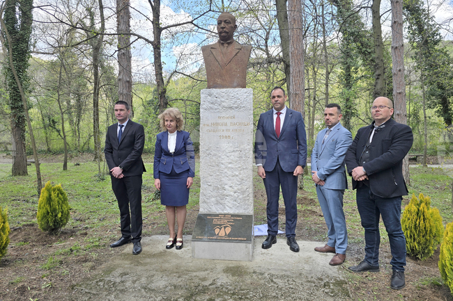 Ловеч - Седмица на гората - паметна плоча