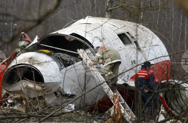 Президентът Лех Качински и представители на полския елит загиват в самолетна катастрофа преди 15 години край Смоленск
