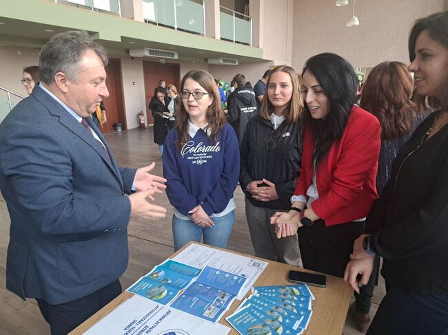 Кметът проф. Христо Христов откри „Панаира на професиите“: Бъдещето е в професионалното образование. Браво, че сте тук!