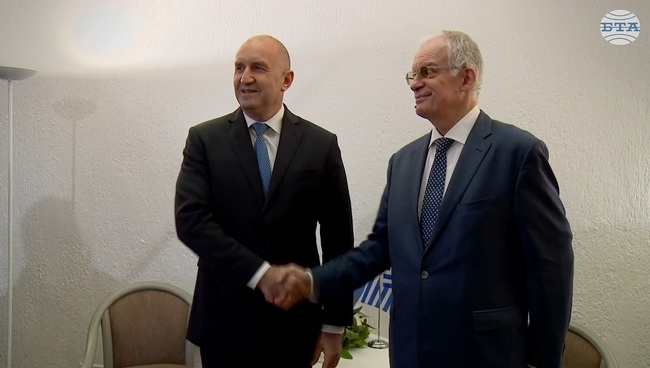 България и Гърция споделят обща мисия да укрепват стабилността на Балканите, единодушни са президентите Румен Радев и Константинос Тасулас