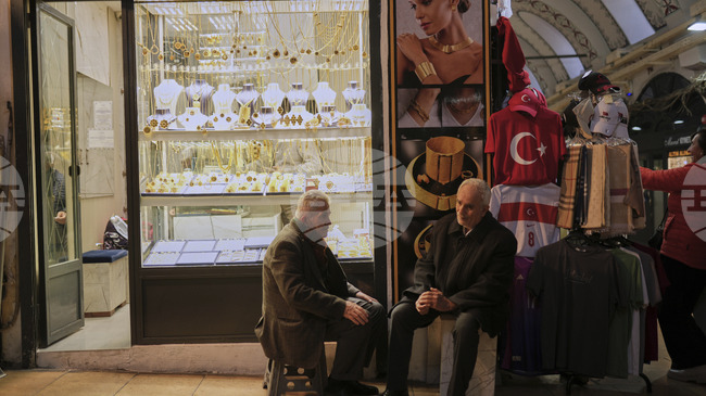 Турската полиция задържа 68 души в рамките на разследване за финансови измами с фирми, опериращи на пазара „Капалъ чаршъ“ в Истанбул