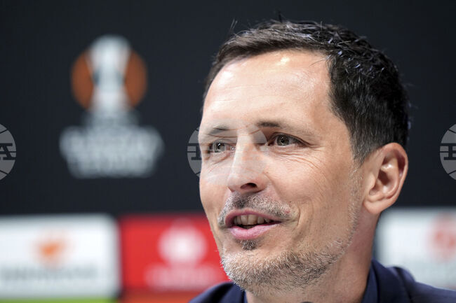 Дино Топмьолер иска футболистите на Айнтрахт (Франкфурт) да се насладят на участието си в Шампионската лига