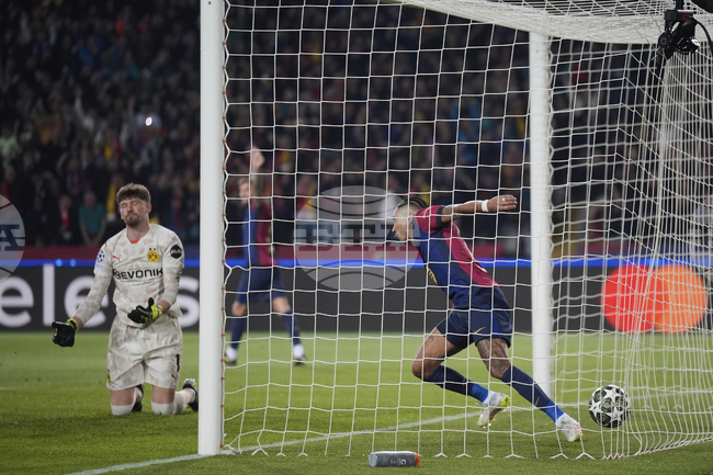 Вратарят на Борусия Дортмунд Грегор Кобел: "Направихме мача твърде лесен за Барселона"