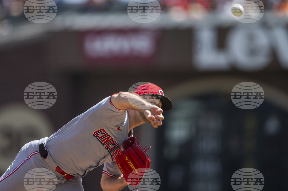 Reds Giants Baseball