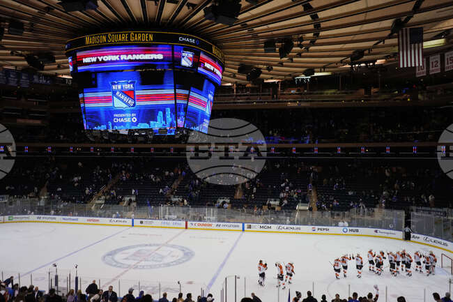Рейнджърс постигна паметен успех над Айлендърс в дербито на Ню Йорк от НХЛ