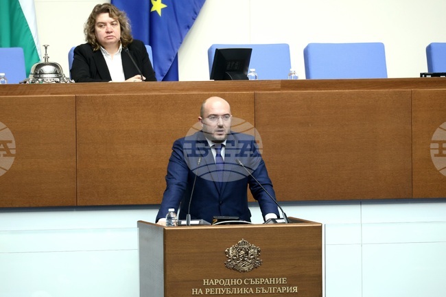 Очевидно целта на тези вотове на недоверие през седмица е парламентът и кабинетът да не работят ефективно, каза Георги Георгиев