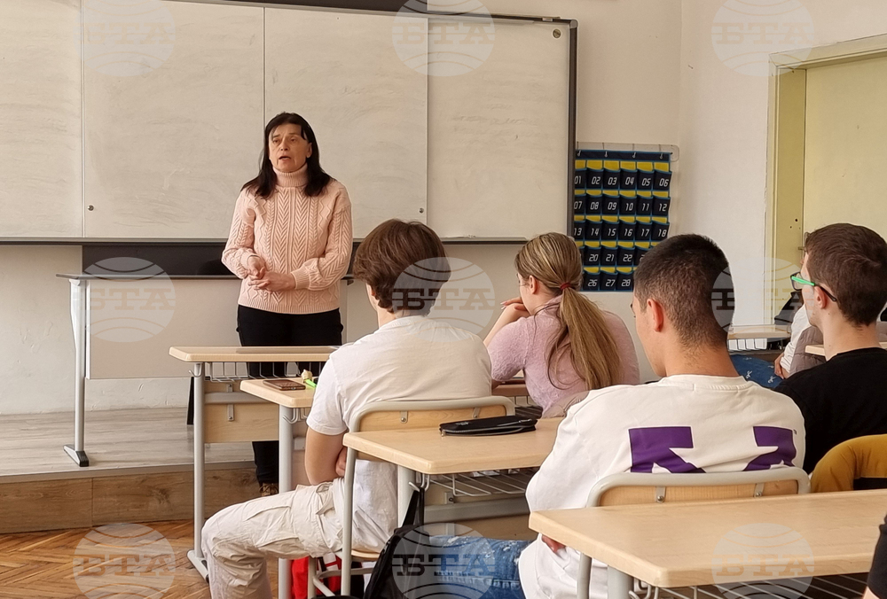 Ямбол - гимназия - хуманитарна паралелка - среща с ученици