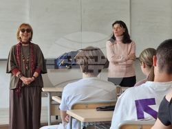 Ямбол - гимназия - хуманитарна паралелка - среща с ученици