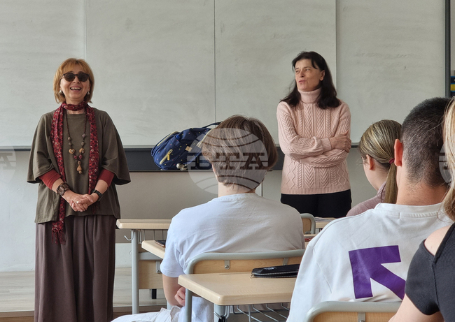 Ямбол - гимназия - хуманитарна паралелка - среща с ученици