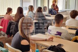 Ямбол - гимназия - хуманитарна паралелка - среща с ученици