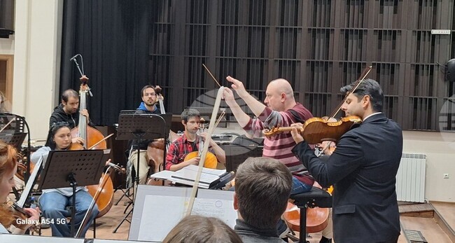 Цигуларят Роберт Лакатош и пианистка Мартина Табакова ще са солисти в концерта "Музиката на европейския изток“ на Симфониета - Враца