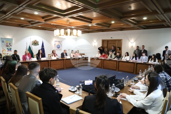 Животът е един и не си заслужава да се похаби заради вейп или райски газ е посланието на участници в среща със Съвета на децата към ДАЗД