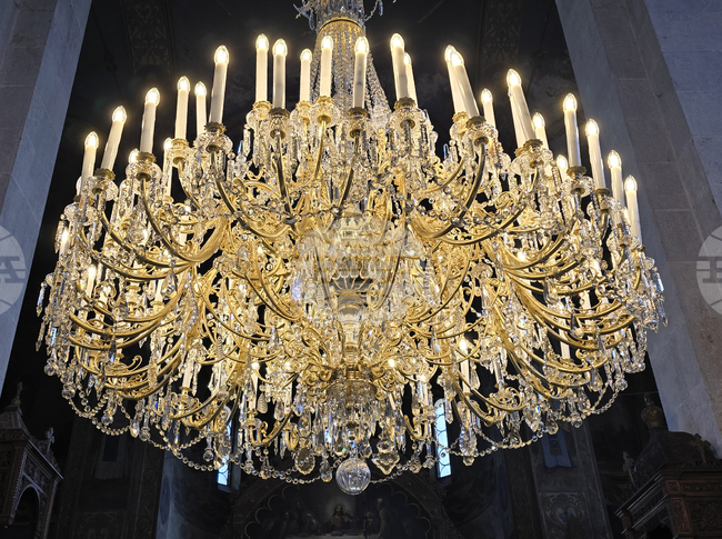 Катедралният храм във Видин ще посрещне великденските празници с реновирани полилеи