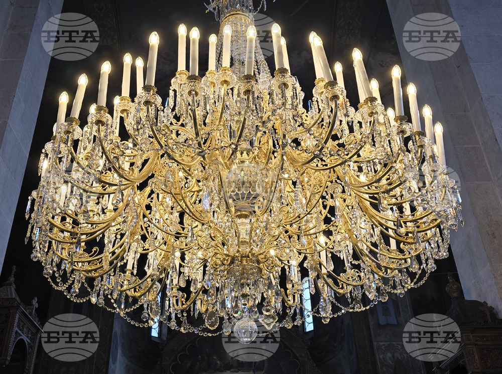 Видин - катедрален храм „Св. Димитър“ - реновирани полилеи