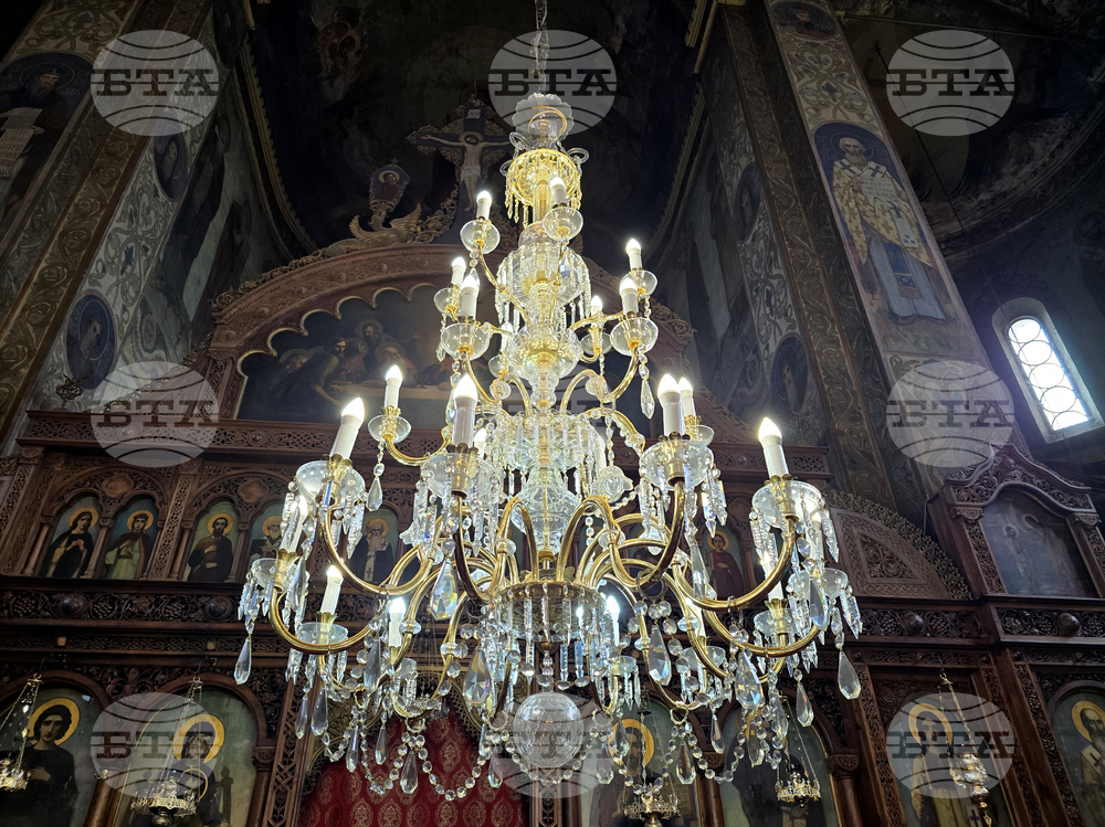 Видин - катедрален храм „Св. Димитър“ - реновирани полилеи