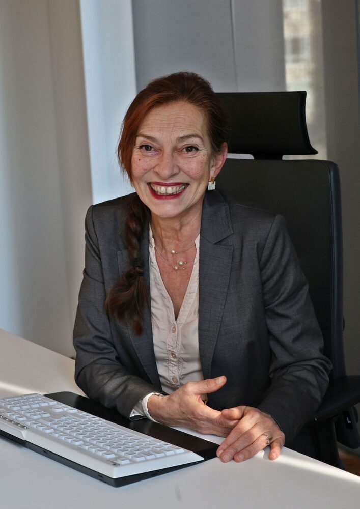 Работим за засилване на научното сътрудничество между България и Германия, каза посланик Ирене Планк пред в. "Аз-буки"