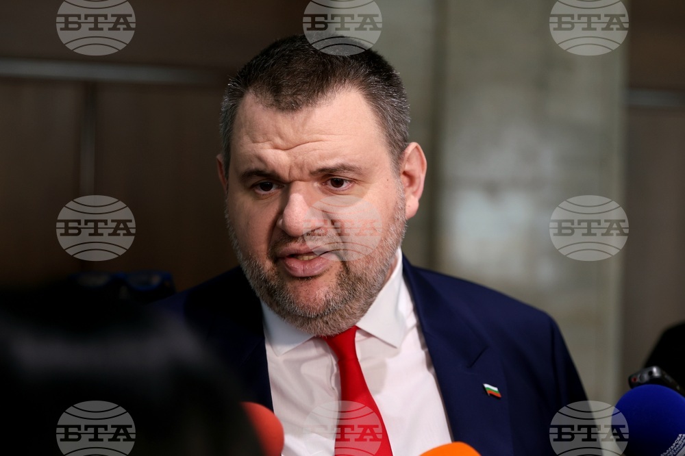 Загуба на време, каза Делян Пеевски след гласуването на вота на недоверие