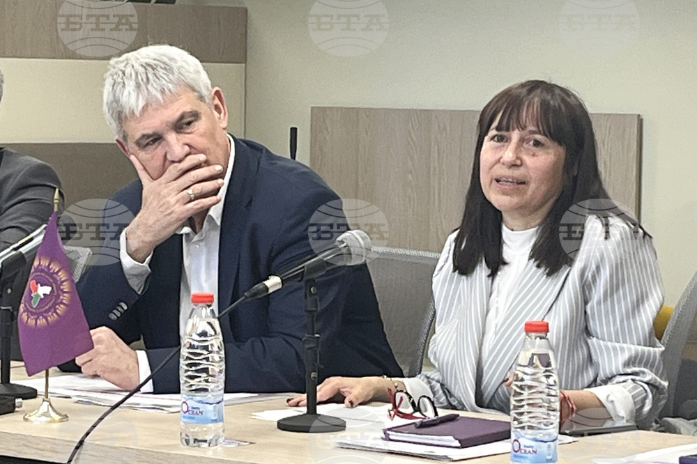КНСБ настоява за увеличение на заплатите с 10-15% в няколко сектора и за ръст на възнагражденията в обществените медии, заяви Пламен Димитров