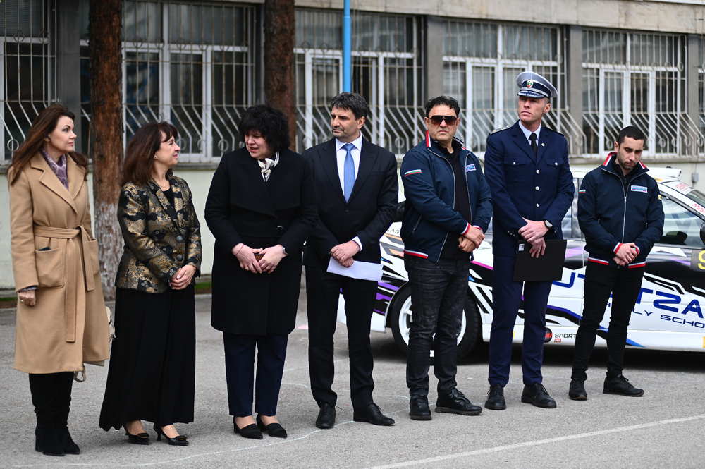 Министерство на образованието и науката: Зам.- министър Таня Михайлова даде старт на кампания за пътна безопасност сред гимназистите