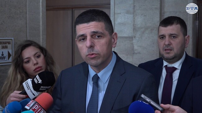 Борисов не се притеснява от вота на недоверие и знае, че големият проблем е в контрабандните канали в Пловдив, каза Ивайло Мирчев от ПП-ДБ