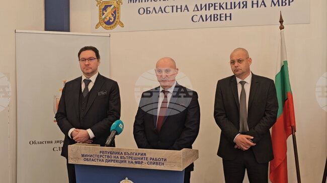 Част от опозицията се опитва да блокира влизането ни в еврозоната, каза в Сливен министър Даниел Митов