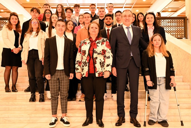 Министър Гуцанов към Съвета на децата: Битката срещу вейпове и дрога не можем да водим сами, нуждаем се от вас